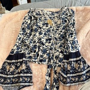 Crop top with flared sleeves